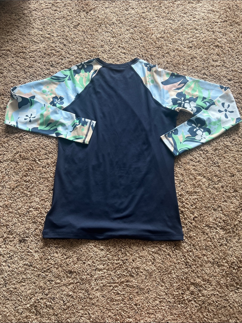 Women’s Roxy Rashguard - Picture 7 of 9